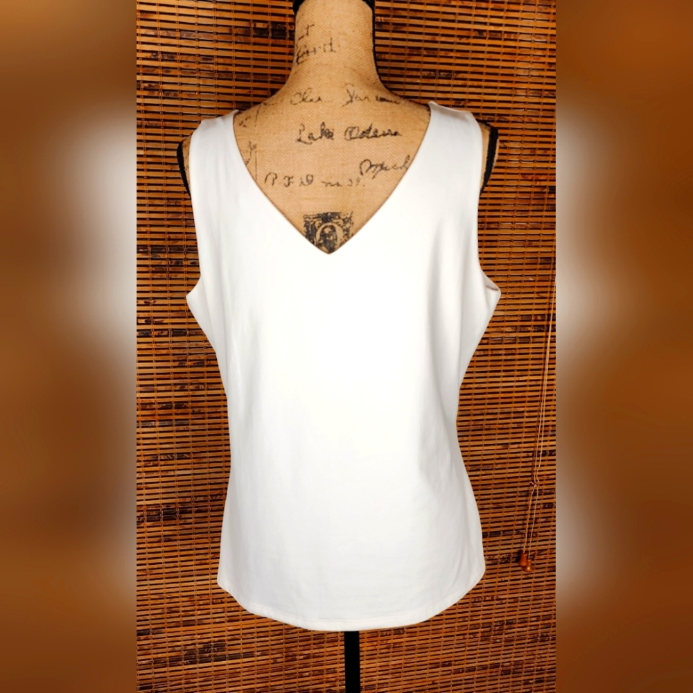 Boutique Essentials white top size XL